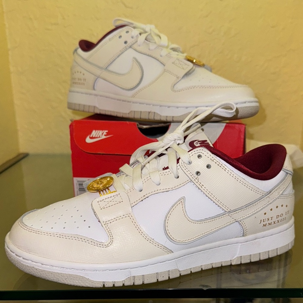 Nike 2023
Wmns Dunk Low SE 'Sisterhood' size 9